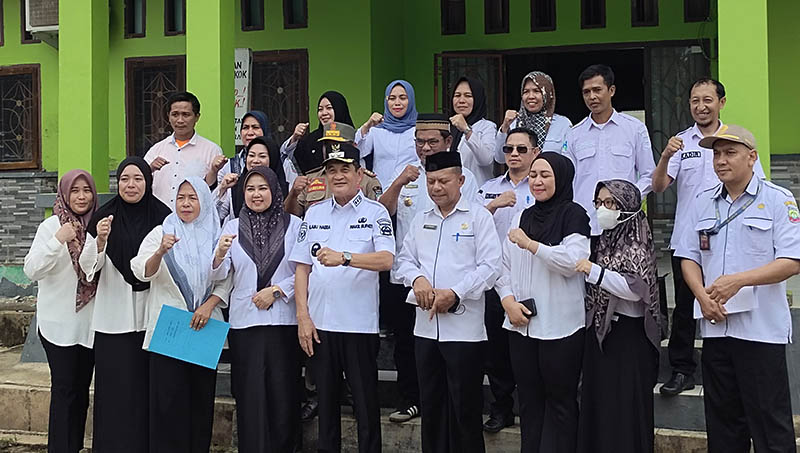 Wabup Konut Tegur Kadis PPPA Saat Sidak Gara-gara Jalan Masuk Kantor Rusak