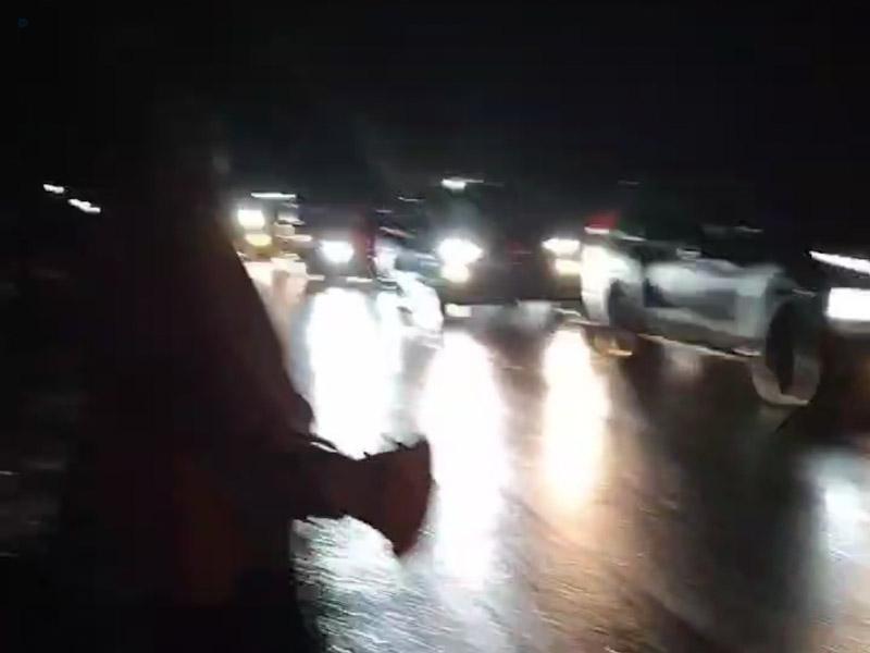 Akibat Tumpahan Minyak kelapa sawit Mentah di Jalan Poros Kendari-Unaaha, Tiga Orang Alami Kecelakaan