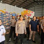 Kapolda Sultra Pantau Langsung Ketersediaan Beras di Gudang Bulog