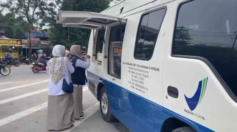 BPOM Kendari Uji Kandungan Takjil di Sport Kuliner Komplek Perkantoran Gubernur