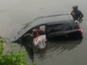 Mengantuk Saat Mengemudi, Mobil Ayla Terjun ke Sungai di Kendari