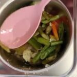 Viral! Ulat Ditemukan di Menu Makan Gratis Sekolah di Muna Barat