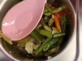 Viral! Ulat Ditemukan di Menu Makan Gratis Sekolah di Muna Barat