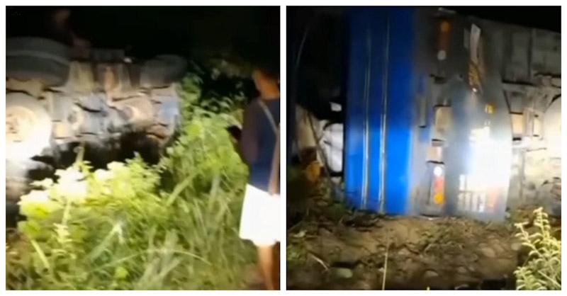 Truk Bermuatan Gabah Terguling di Penurunan Lapuse, Warga Berusaha Menolong