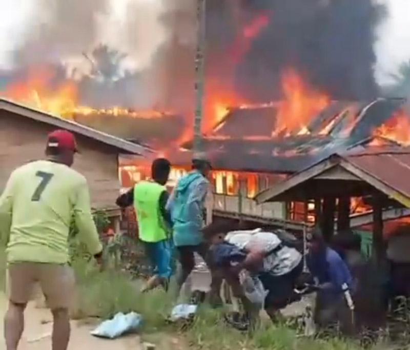 Ditinggal ke Kebun, Dua Rumah Warga di Konawe Ludes Dilalap Api