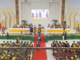 Rektor UHO Pimpin Wisuda Terakhir, 3.134 Mahasiswa Resmi Dikukuhkan