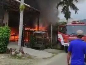 Rumah Warga di Kolaka Utara Ludes Terbakar, Warga Panik dan Berusaha Padamkan Api
