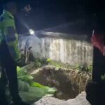 Jembatan Jalan Poros Kendari-Andoolo di Desa Lerepako Longsor