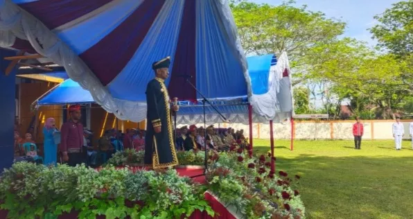 Wakil Bupati Muna Barat Pimpin Upacara Hardiknas 2025