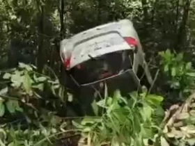 Mobil Terjun Hingga Terbalik ke Jurang di Hutan Lambusango Buton