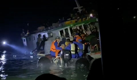 Over Kapasitas dan Minim Keselamatan, KM Alif Berkah 01 Kandas di Bokori: Dua Perempuan Pingsan