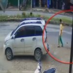 Mobil Guru Dibawa Kabur Pria Tak Dikenal di Depan Pasar Ambololi, Pelaku Terekam Kamera