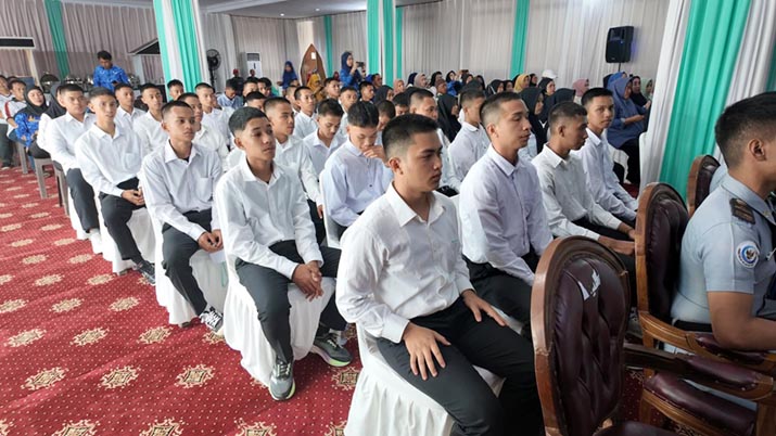 Diikuti 37 Peserta Pendaftar, Wabup Konut Didampingi Sekda Buka Sosialisasi Penerimaan Mahasiswa Baru Politeknik Kelautan dan Perikanan