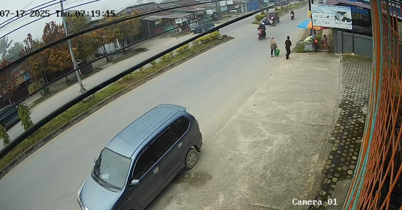 Kecelakaan Maut di Jalan Wayong, Pengendara Motor Tewas Ditempat Ditabrak Mobil Suzuki Karimun