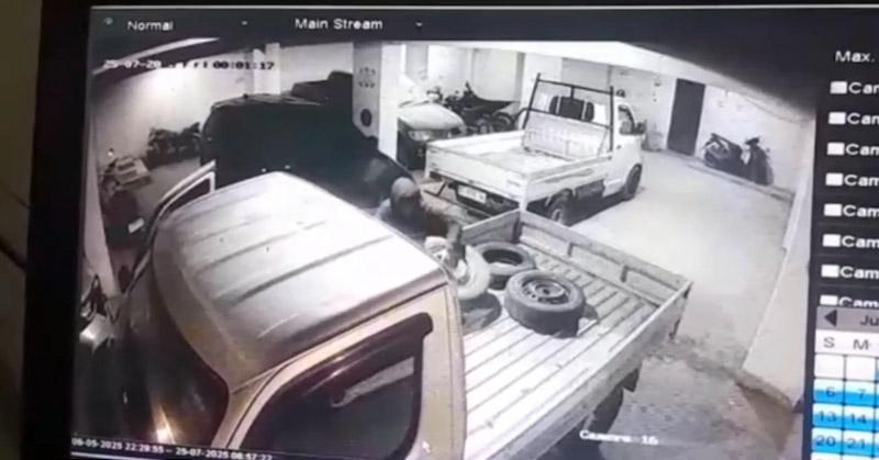 Aksi Pencurian Ban Mobil di Basemen Hotel Terekam CCTV, Pelaku Kabur Naik Pickup Putih