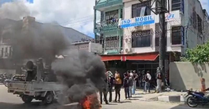 Upah di Bawah UMR hingga PHK Sepihak, Kantor Pembiayaan di Kendari Disegel Buruh