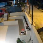 Pencuri Gasak Etalase Rokok di Anduonohu, Terekam CCTV Bawa Kabur Pakai Motor