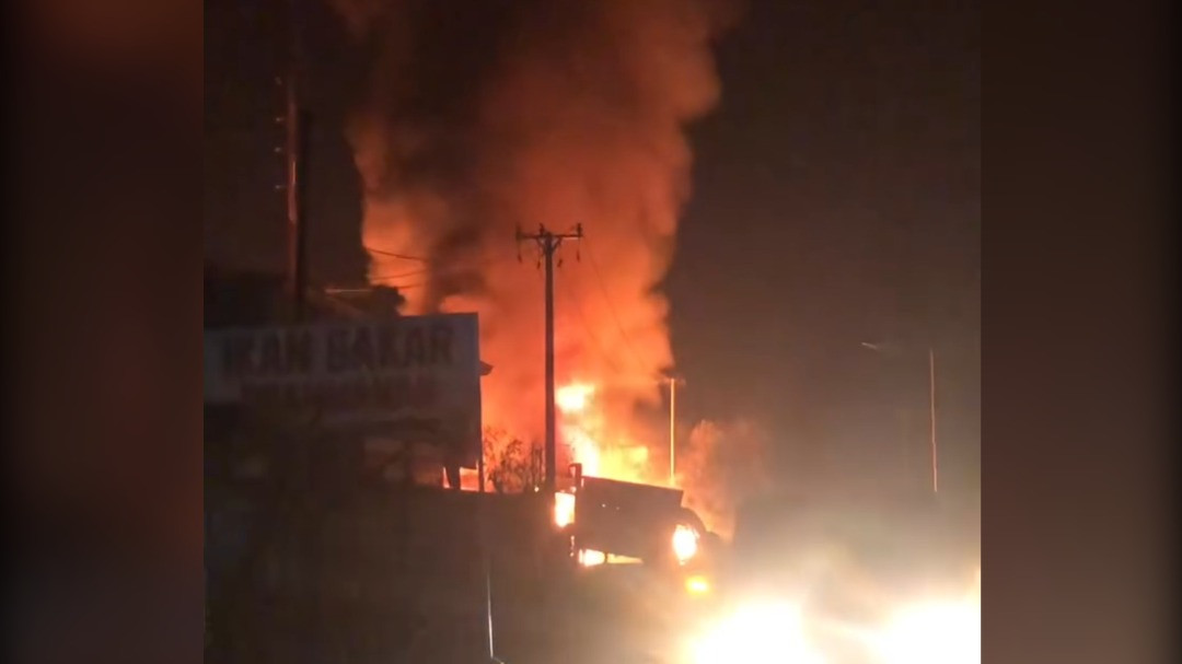 ‎5 Bangunan dan 3 Kendaraan di Kendari Ludes Terbakar