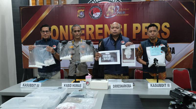 Polda Sultra Gulung Jaringan Narkoba, 3 Kg Sabu Disita dari Kurir Wanita dan Pengedar