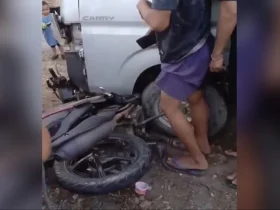 ‎Hilang Kendali di Tikungan Tajam, Mobil Pick Up Tabrak Motor Ibu dan Dua Anak di Tongauna Konawe