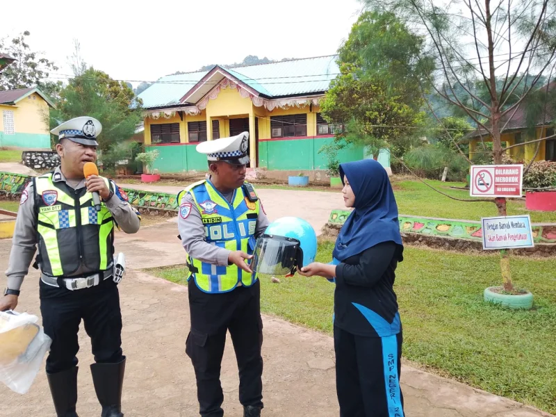 Program Police Goes To School, Satlantas Polres Konut Beri Edukasi Humanis Para Siswa Sekolah Bangun Budaya Tertib Berlalu Lintas